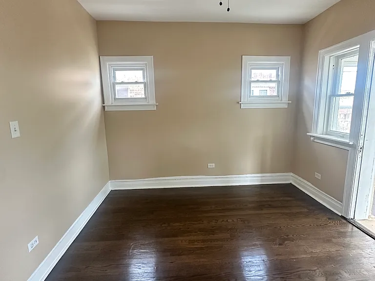 5821 W Erie St #2 — Photo 6