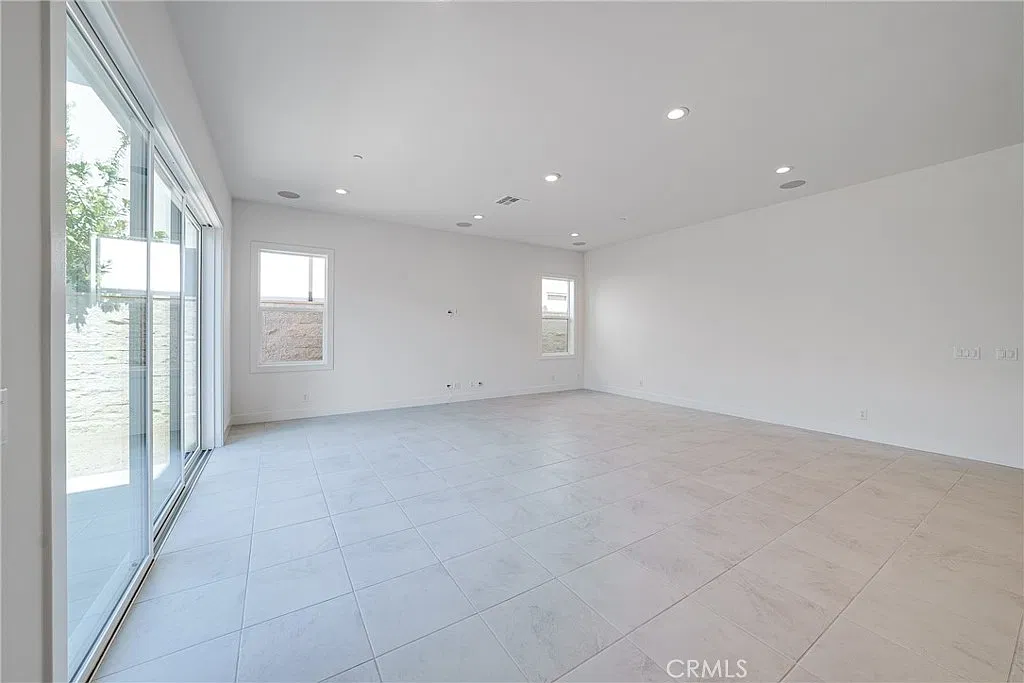 5 bed, 3111 sqft, $6,800 — Photo 4