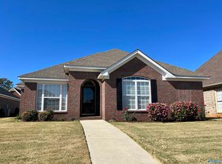 1527 Fieldstone Cir SW, Decatur, AL 35603