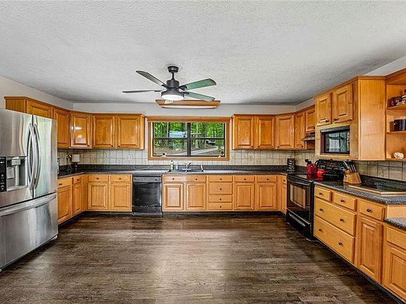 2nd image of 8137 Jenkins Rd