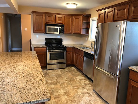 5th image of 85 Cambridge Ln