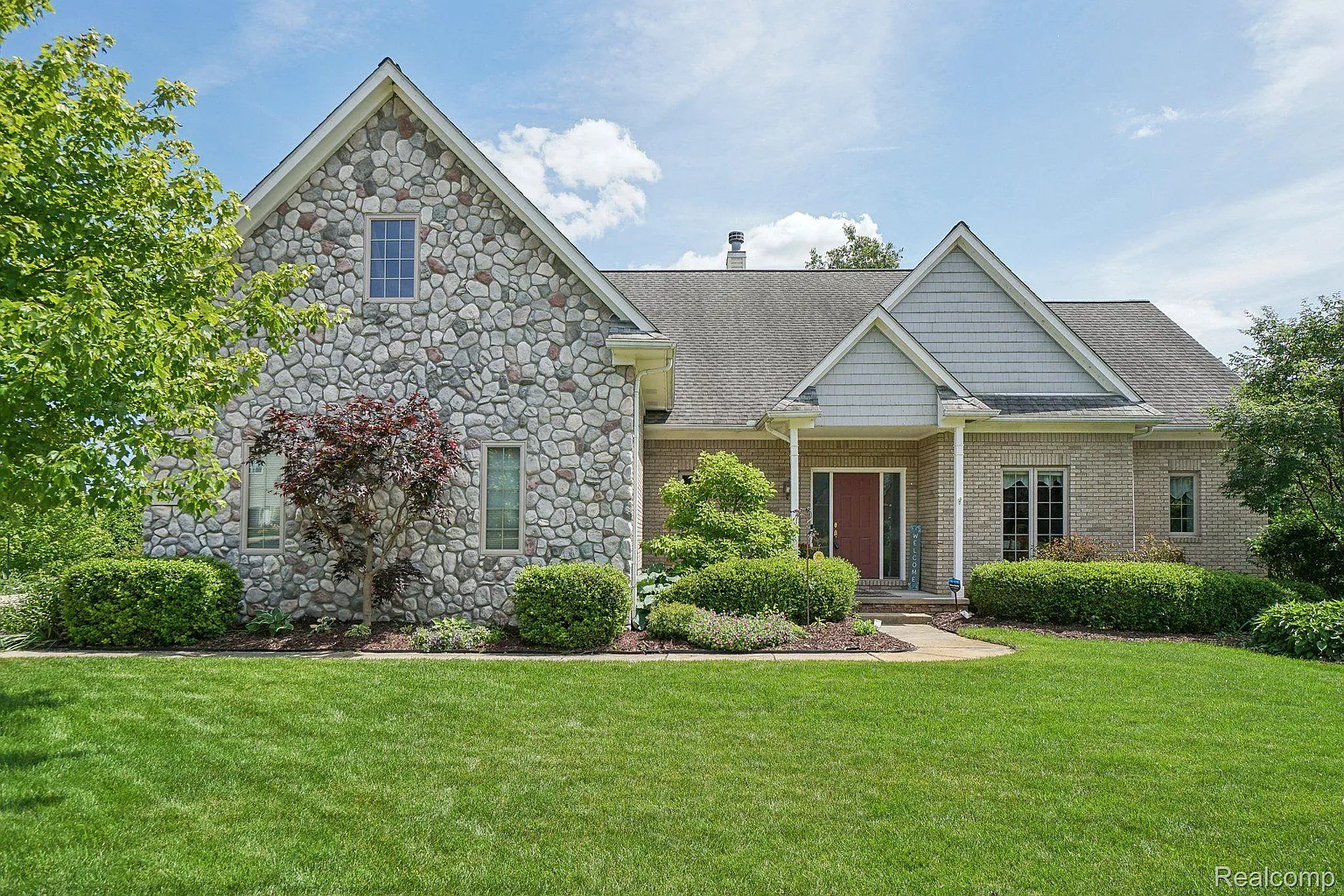 627 Olivia Dr photo 1