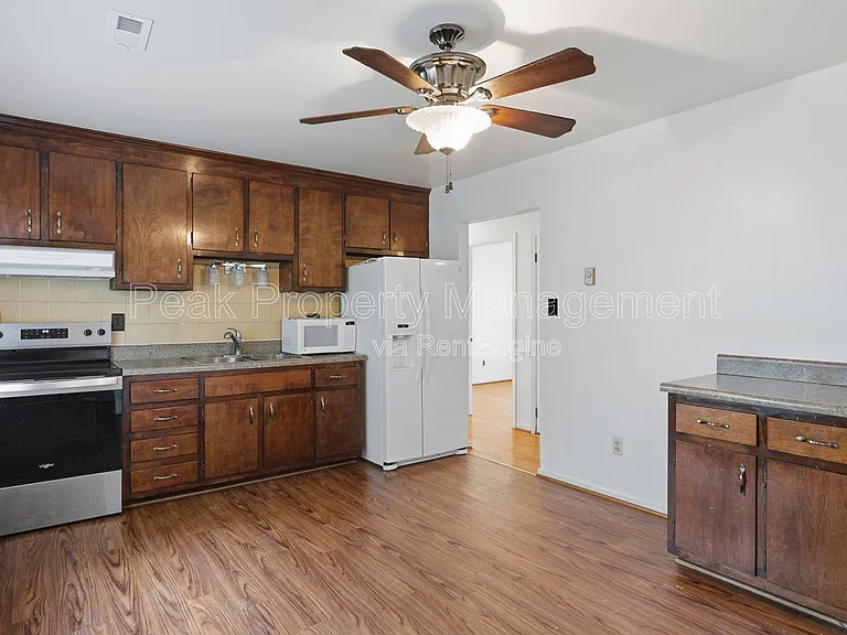 3322 Woodrow Ave — Photo 7