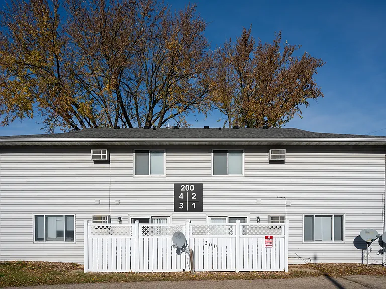 Hamptons - 204 18th Street Southwest - 5 — Photo 13