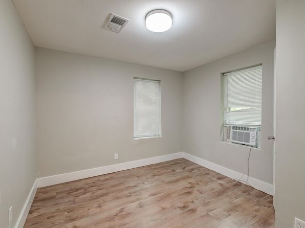 charleston-south-carolina-2079622815 picture