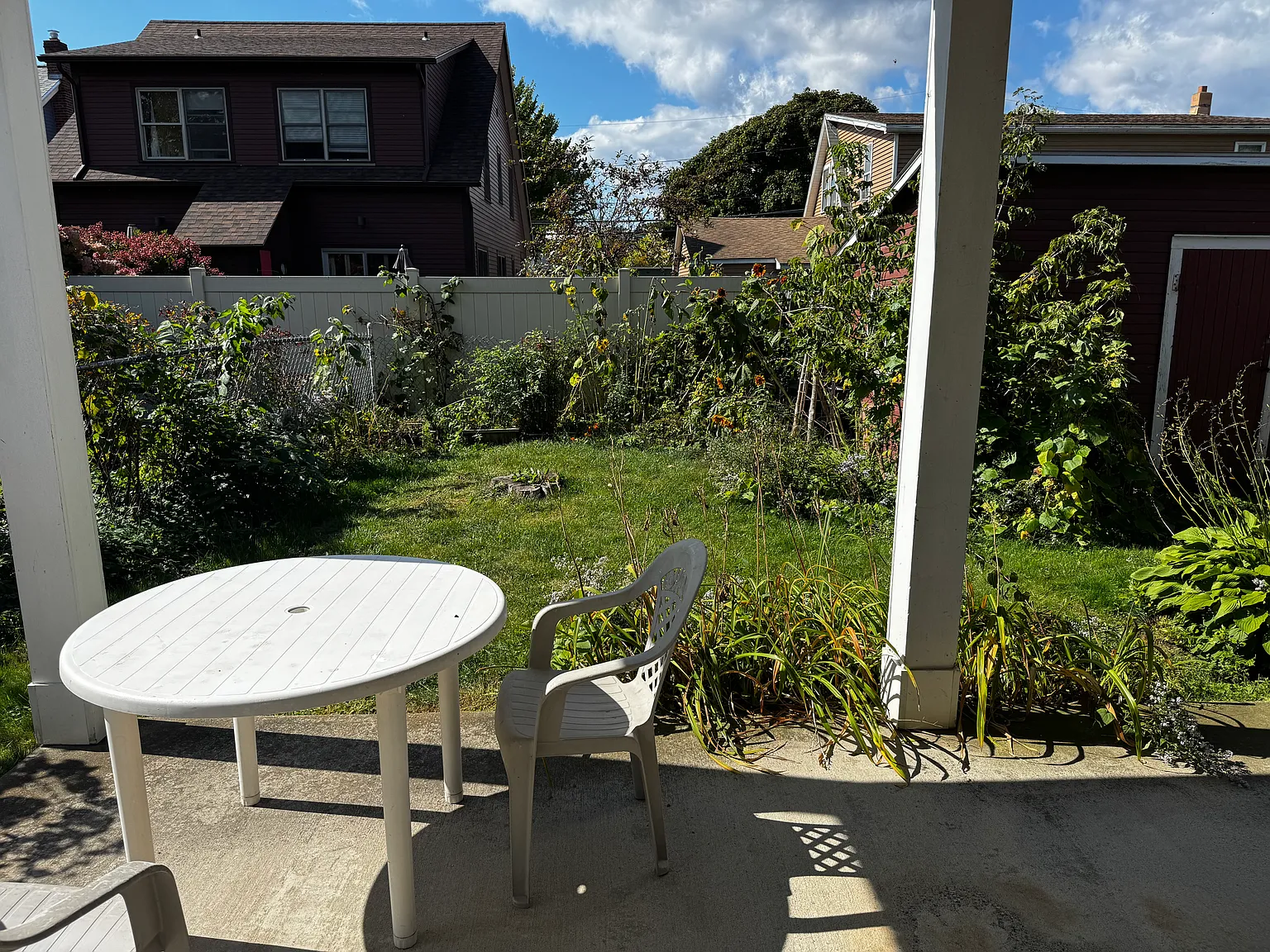3 bed, 2206 sqft, $933 — Photo 3