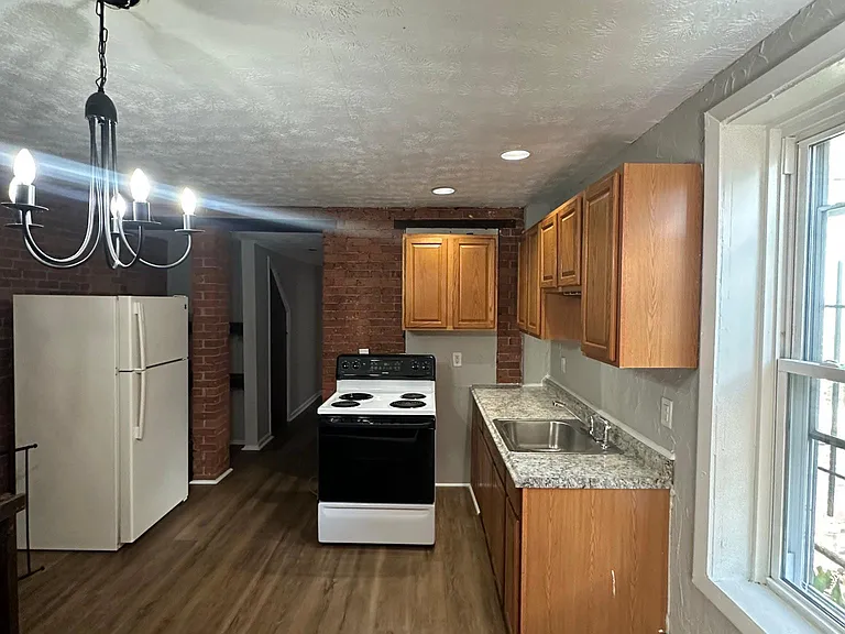 26 Lyon St #1 — Photo 4