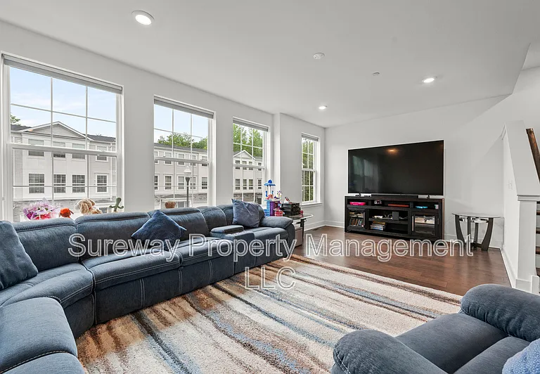 1806 Swales Ct — Photo 9