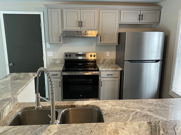 4th image of 2086 Chapel Dr