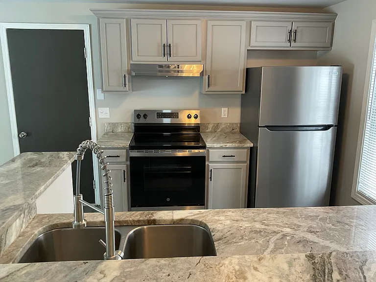 2086 Chapel Dr — Photo 4