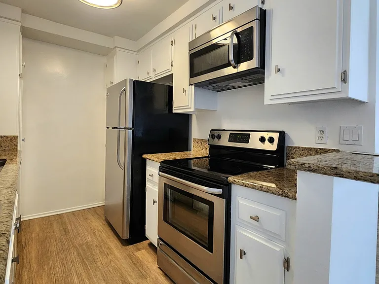 11838 Goshen Ave #7 — Photo 8