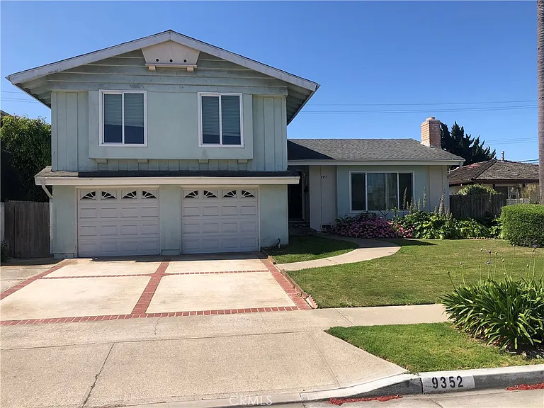 9352 Mokihana Dr — Photo 2