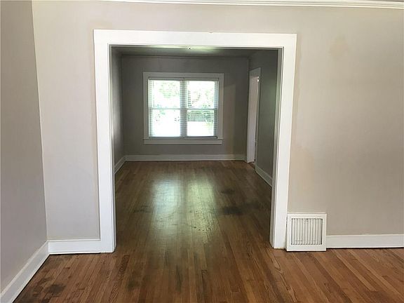 3rd image of 429 N Olive Ave