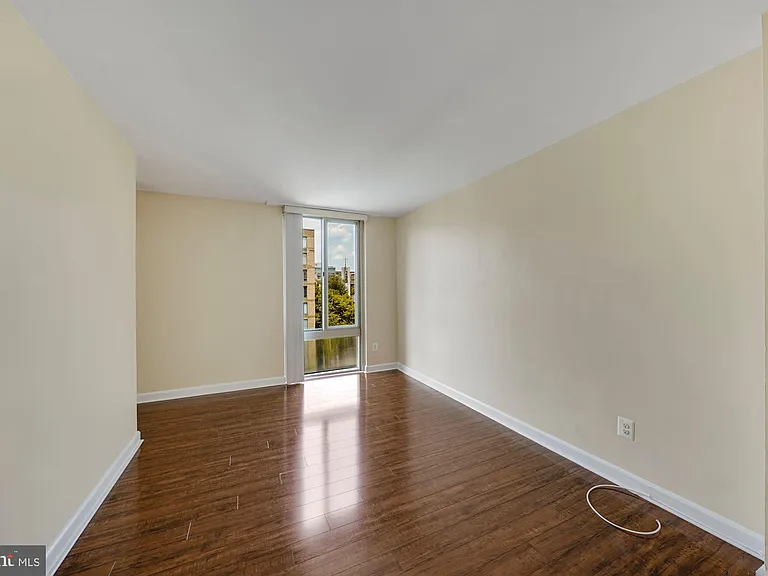 950 25th St NW #704 — Photo 10