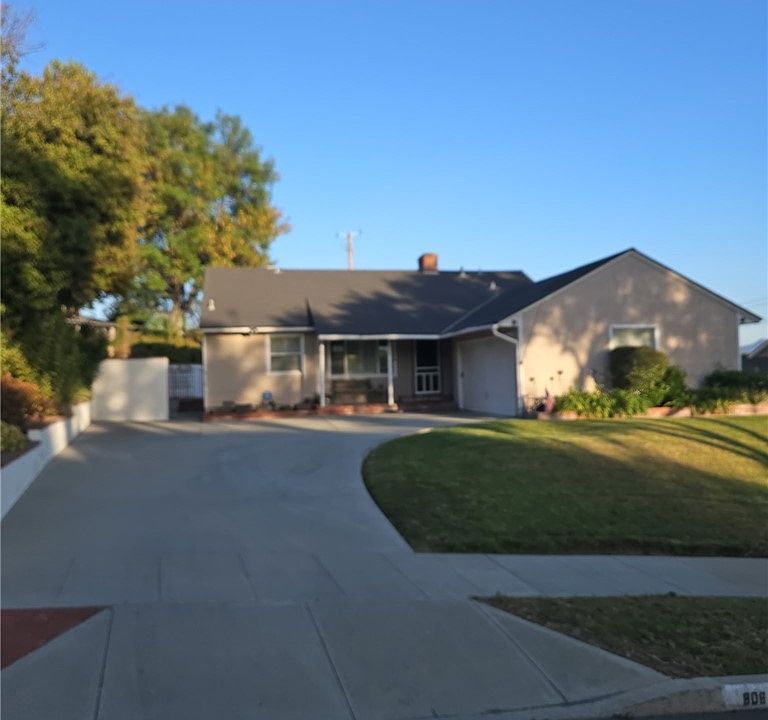 1st image of 806 Stanford Rd