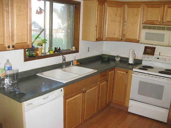 2nd image of 1007 SE 122nd Ave