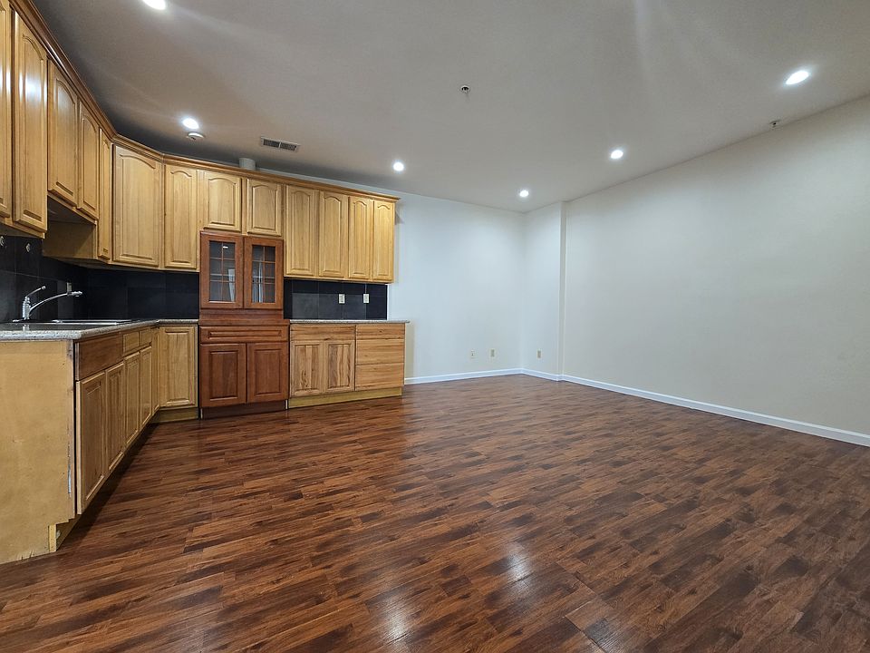 1st image of 5914 Camden St #1