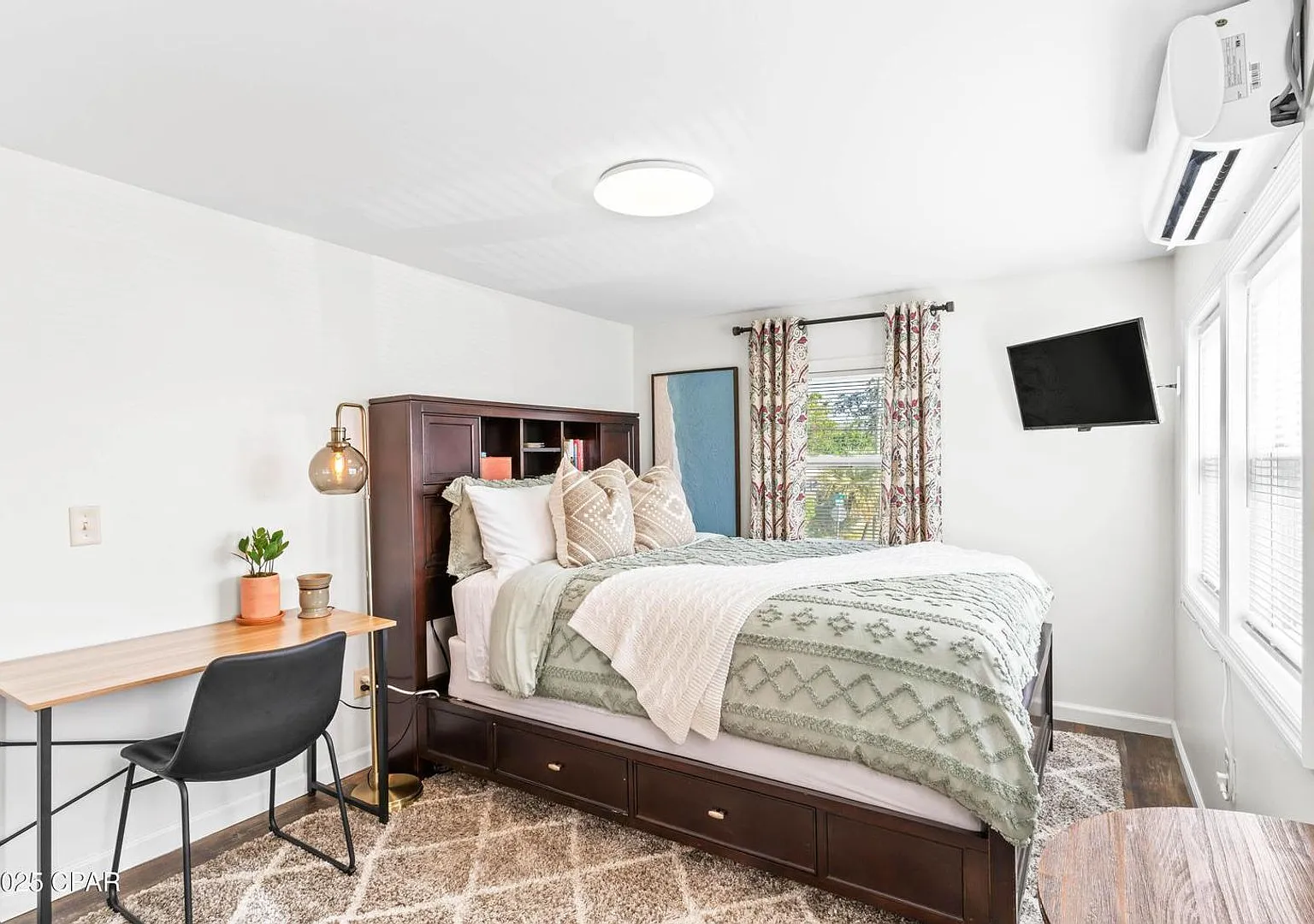 Fully Furnished Studio - All Utilities Included! — Photo 4