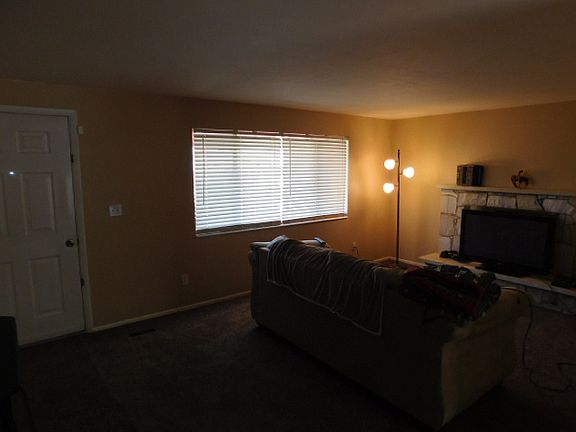 4th image of 7027 W Bello Ave