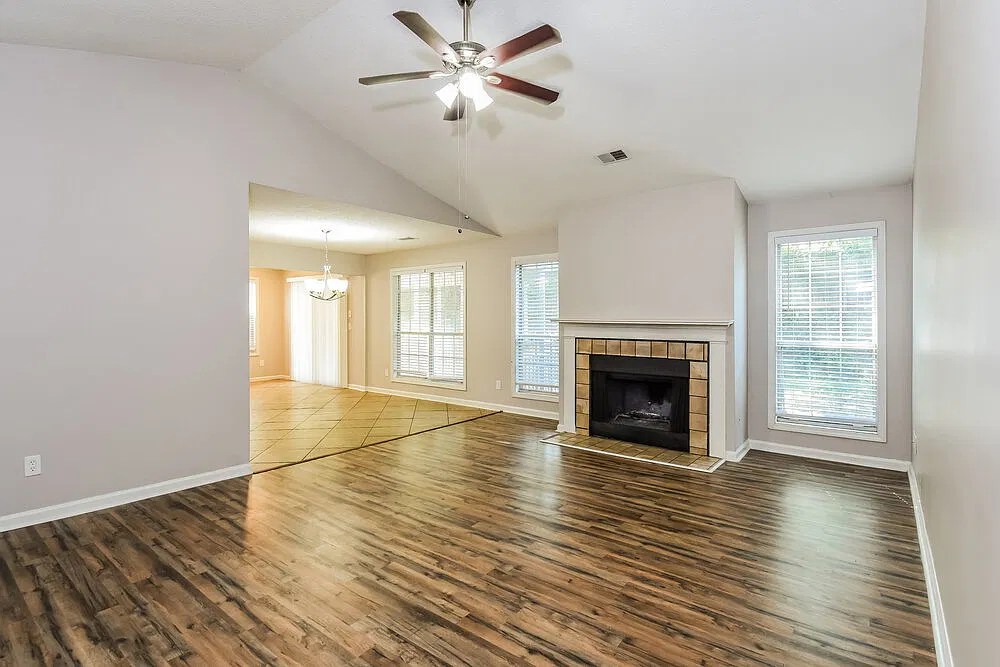 3 bed, 2.0 bath, 1502 sqft, $2,500 — Photo 3