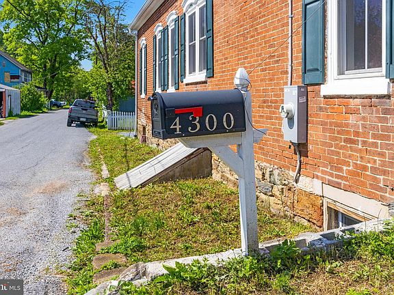 4th image of 4300 Main St