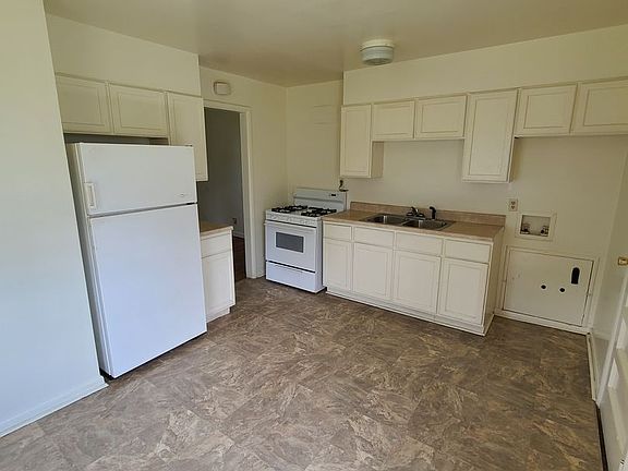 5th image of 823 W 14th St