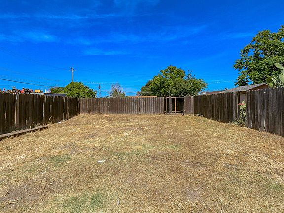 4th image of 1756 Chronicle Ave