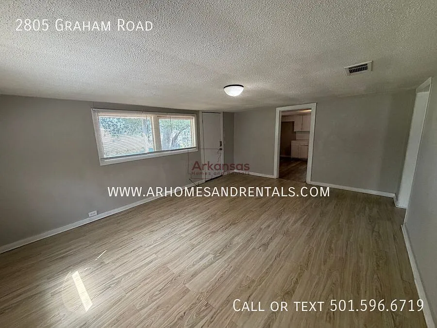 2805 Graham Road | 3 Bedrooms | 1 Bathroom 1/2 Off First Month's Rent — Photo 2