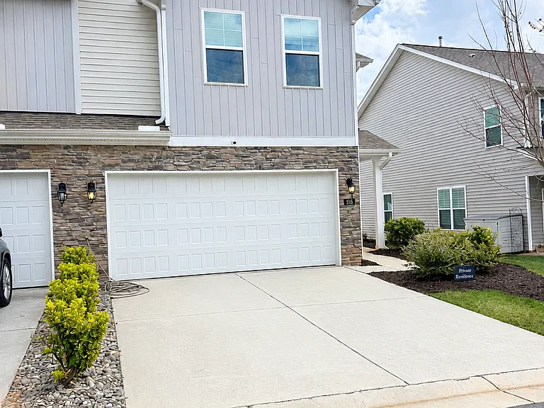 216 Stamm Dr — Photo 1