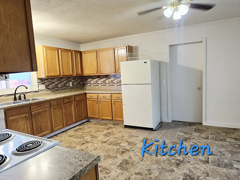 224 Catherine St — Photo 3