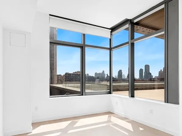 3 Court Square image 1 of 6