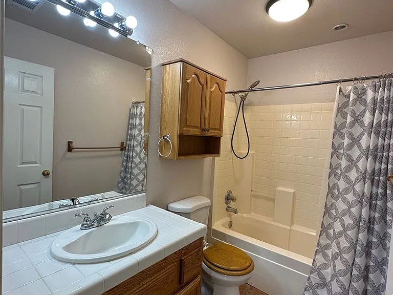 2935 S Aspen St — Photo 10