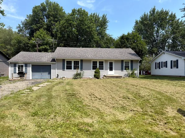 231 Almont Ave, Almont, MI 48003