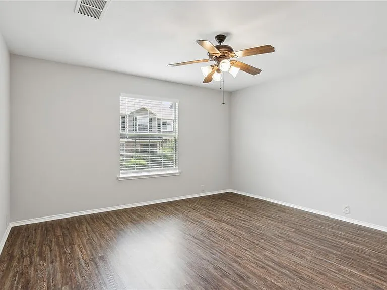 2316 Stoneleigh Pl — Photo 12