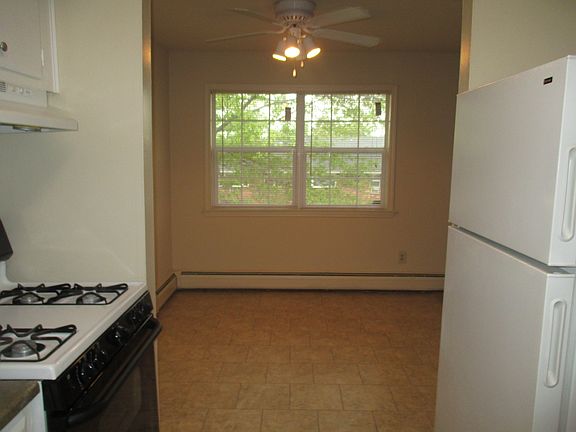 5th image of 5 Kensington Cir APT G