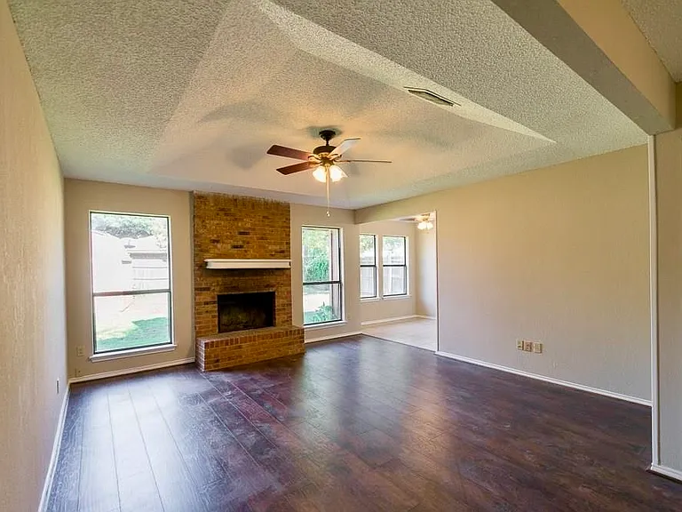 3502 Wentworth Dr — Photo 2