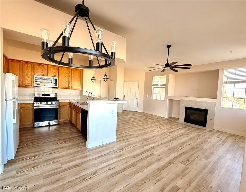 3 bed, 2.0 bath, 1319 sqft, $1,800 — Photo 1