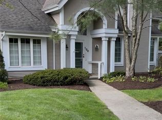 100 Clubside Ct, Chardon, OH 44024