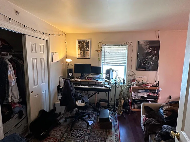 34 Raymond St — Photo 16
