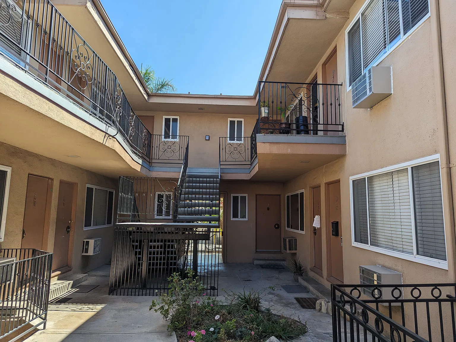 1 bed, 750 sqft, $1,950 — Photo 3