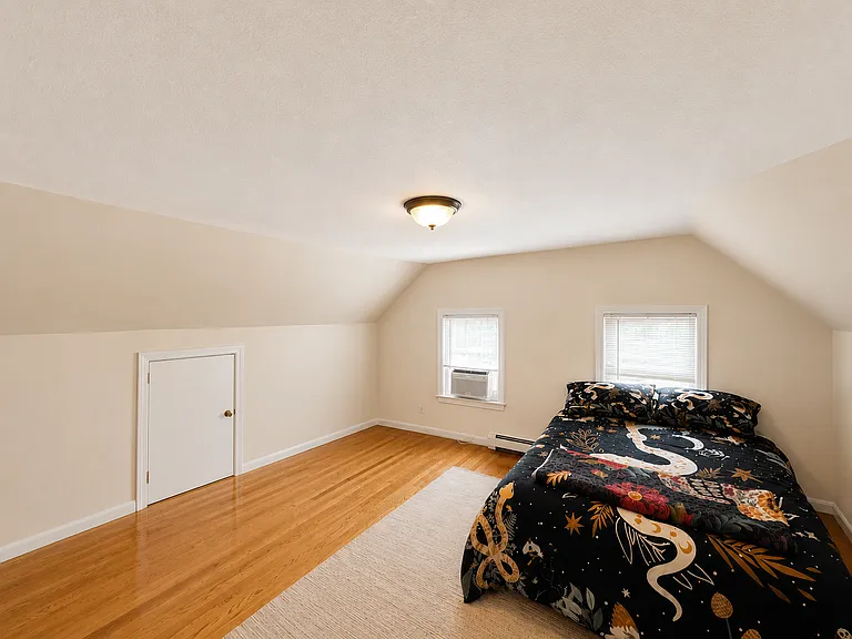 286 Salem St — Photo 8