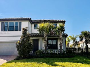 427 SE Vallarta Dr, Port Saint Lucie, FL 34984