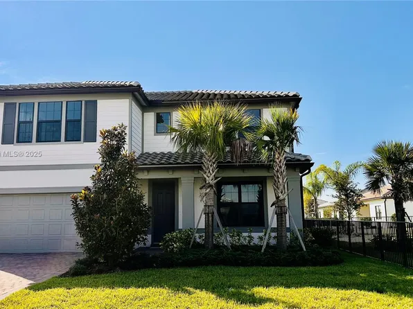 427 SE Vallarta Dr, Port Saint Lucie, FL 34984