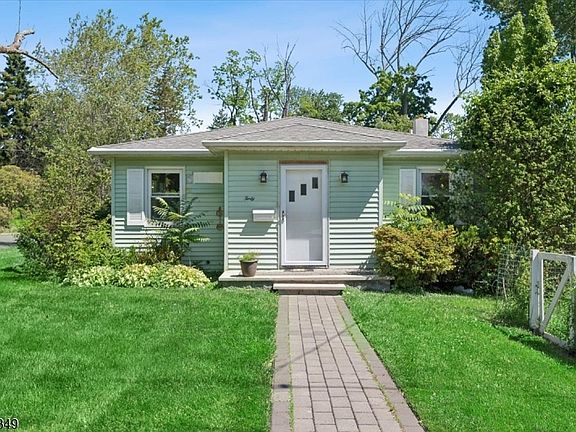 2nd image of 40 Maple Ln