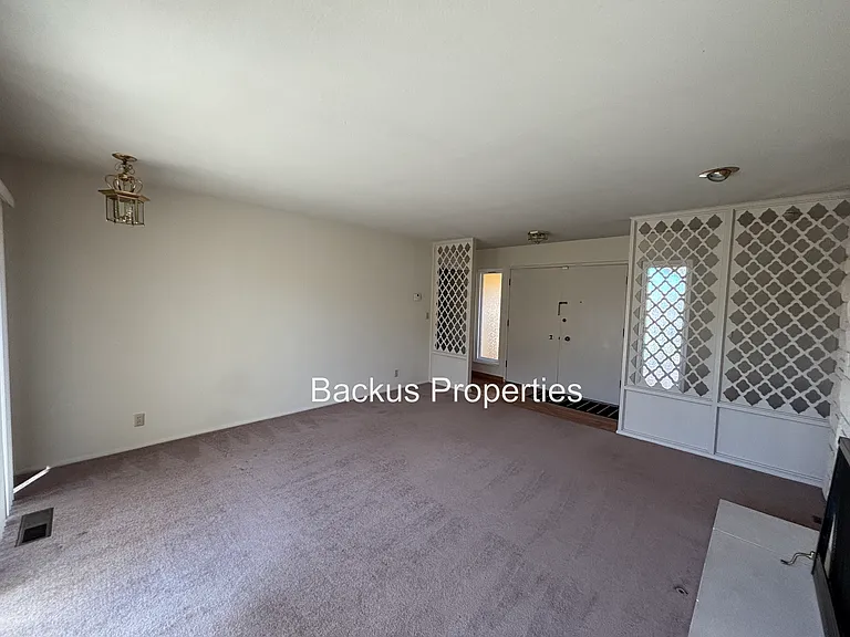 1150 San Diego Dr — Photo 5