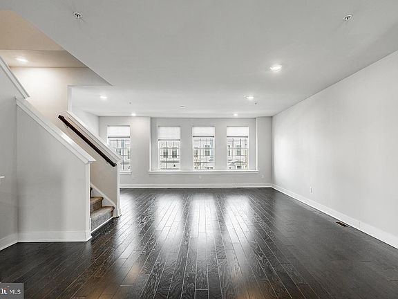 5th image of 226 Red Leaf Ln
