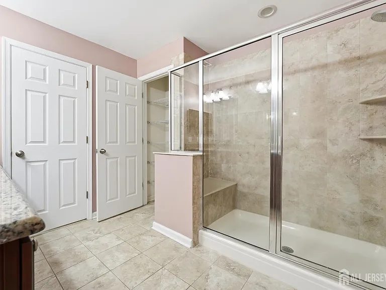 105 Pearce Ln S — Photo 40
