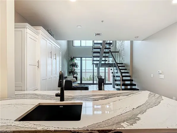 2745 1st ST #111, FORT MYERS, FL 33916