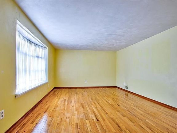 4th image of 5987 Glen Hill Dr