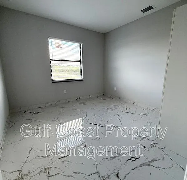 2216 NE 10th Pl — Photo 21